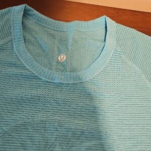lululemon athletica Women's Blue Short Sleeve Tee